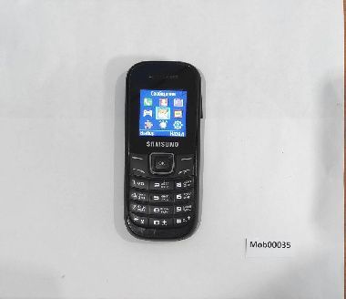 Сотовый телефон samsung GT-E1200M  включается, на экране небольшая царапина